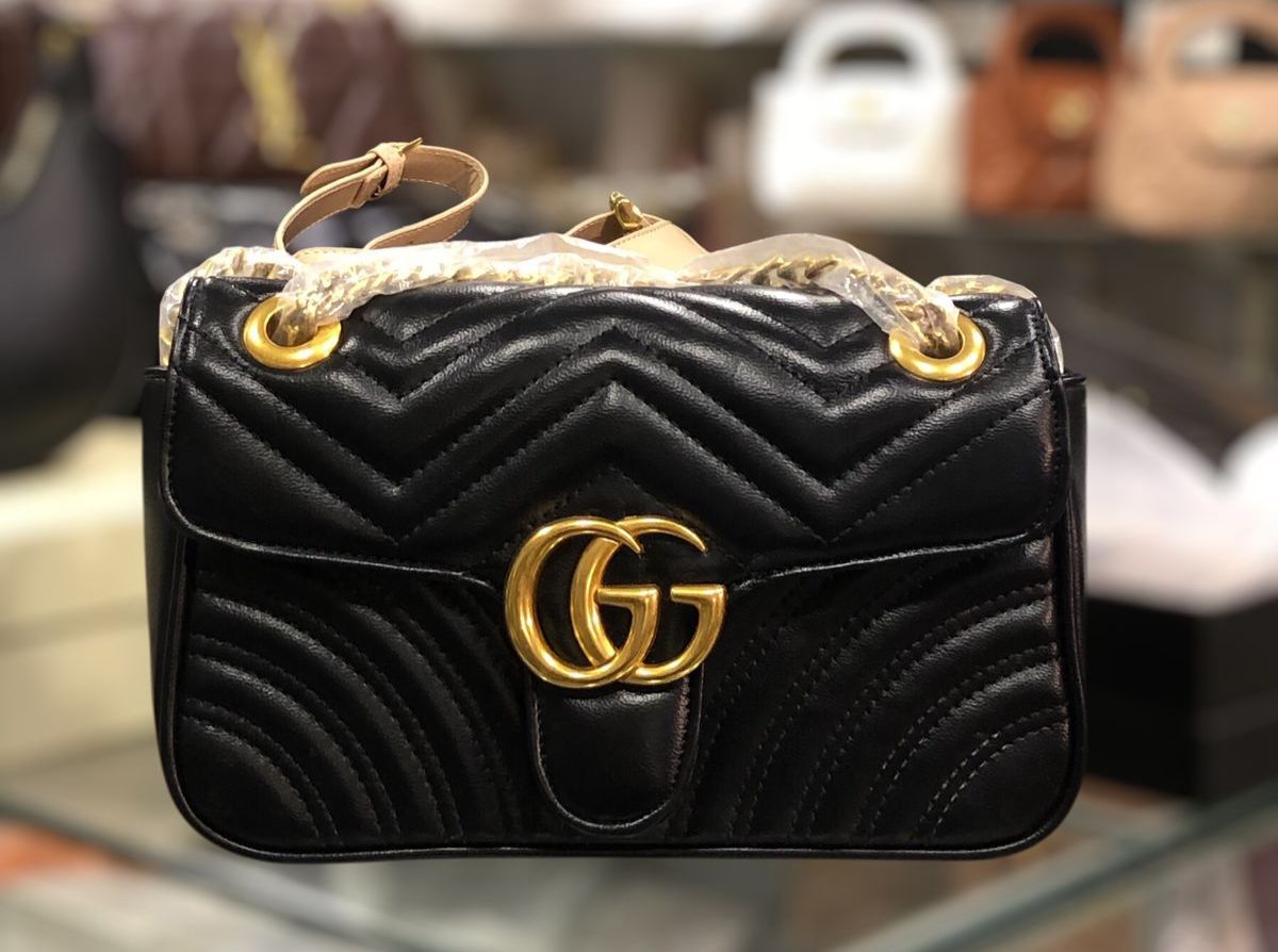 Luxury Gucci Matelassé Crossbody Bag – Stylish Black Chevron Shoulder Purse | Elegant Designer Handbag for Women